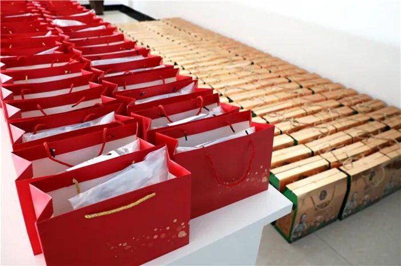 商务礼品定制：一场企业智慧与审美艺术的碰撞